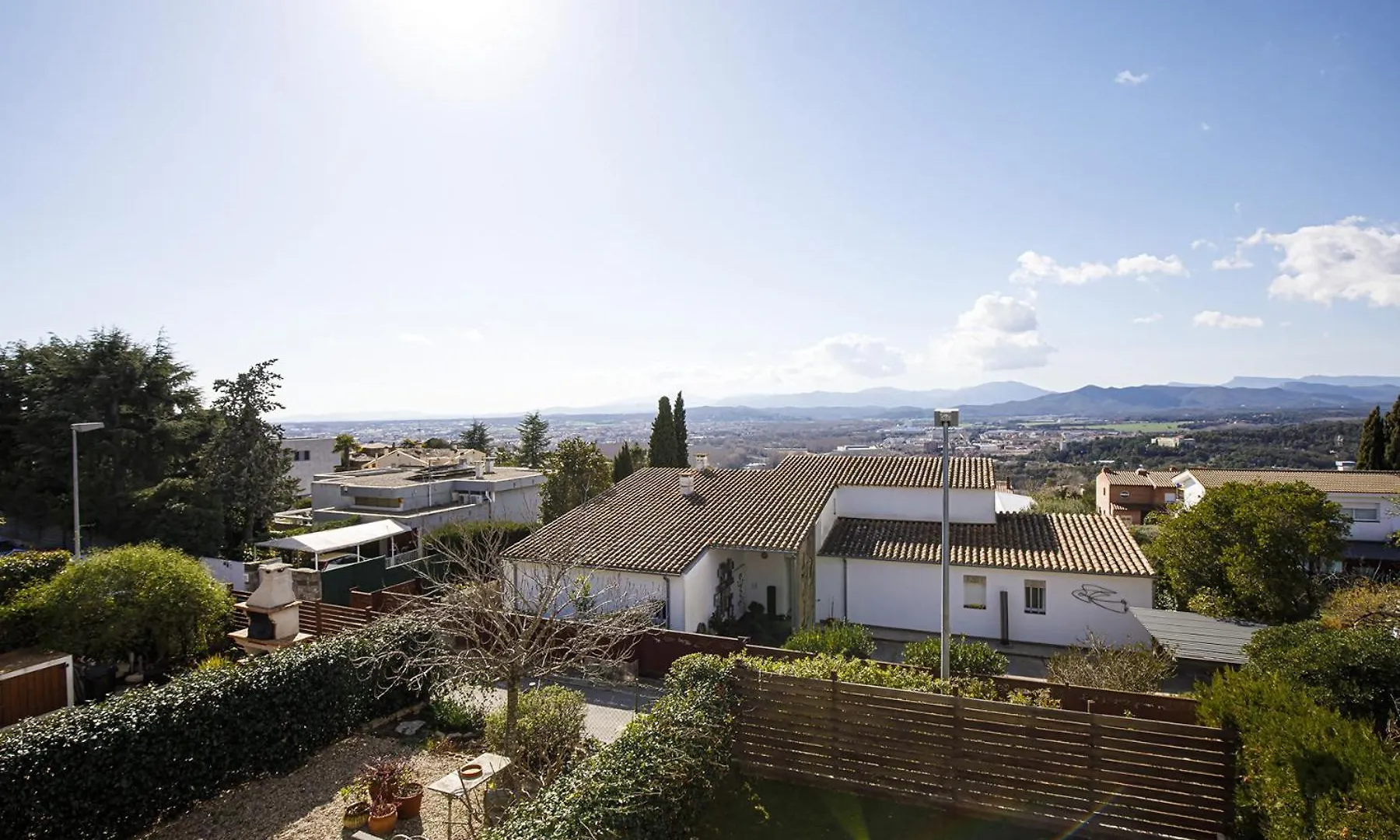 Casa Con Bonitas Vistas En Montjuic Girona Villa Chalet