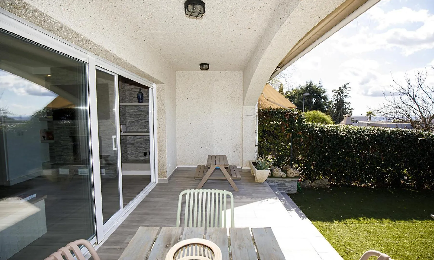 Casa Con Bonitas Vistas En Montjuic Girona Villa Chalet